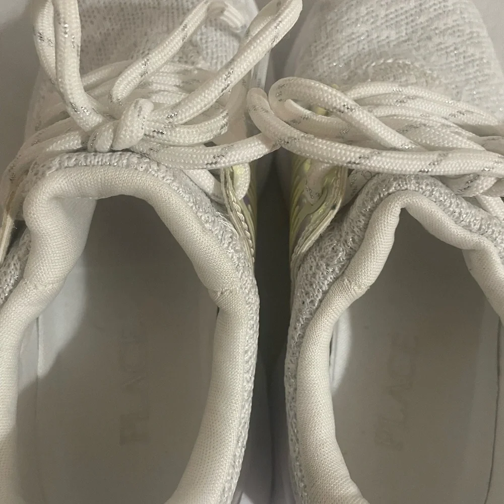 The Children’s Place White Sneakers Girls 12